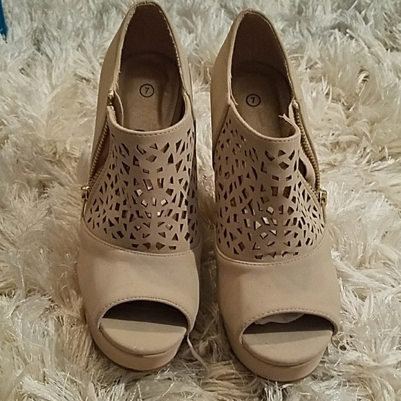 New laser cut tan heels size 7 - Picture 2 of 5